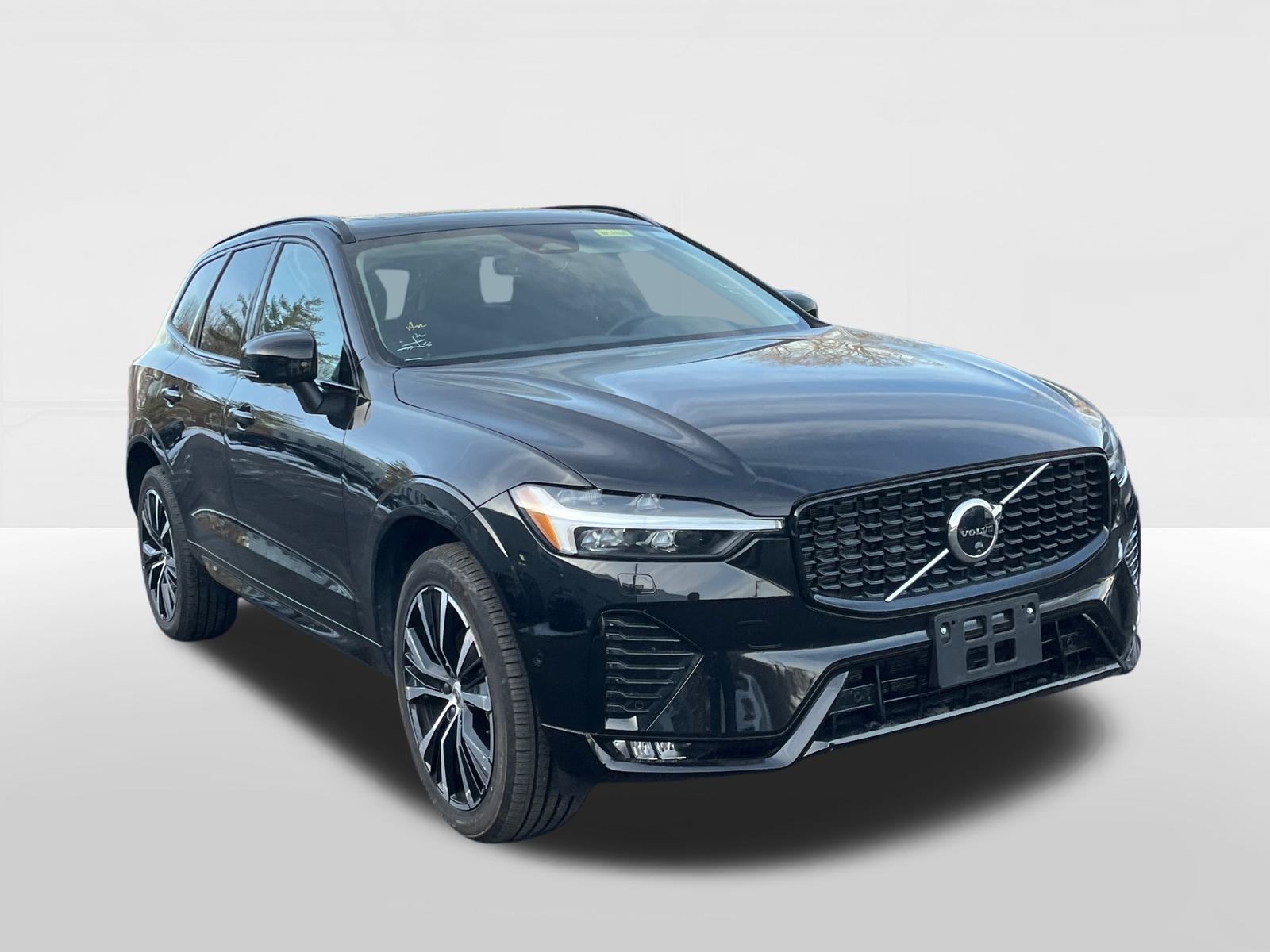 2024 Volvo XC60 B5 Plus Dark Theme 2