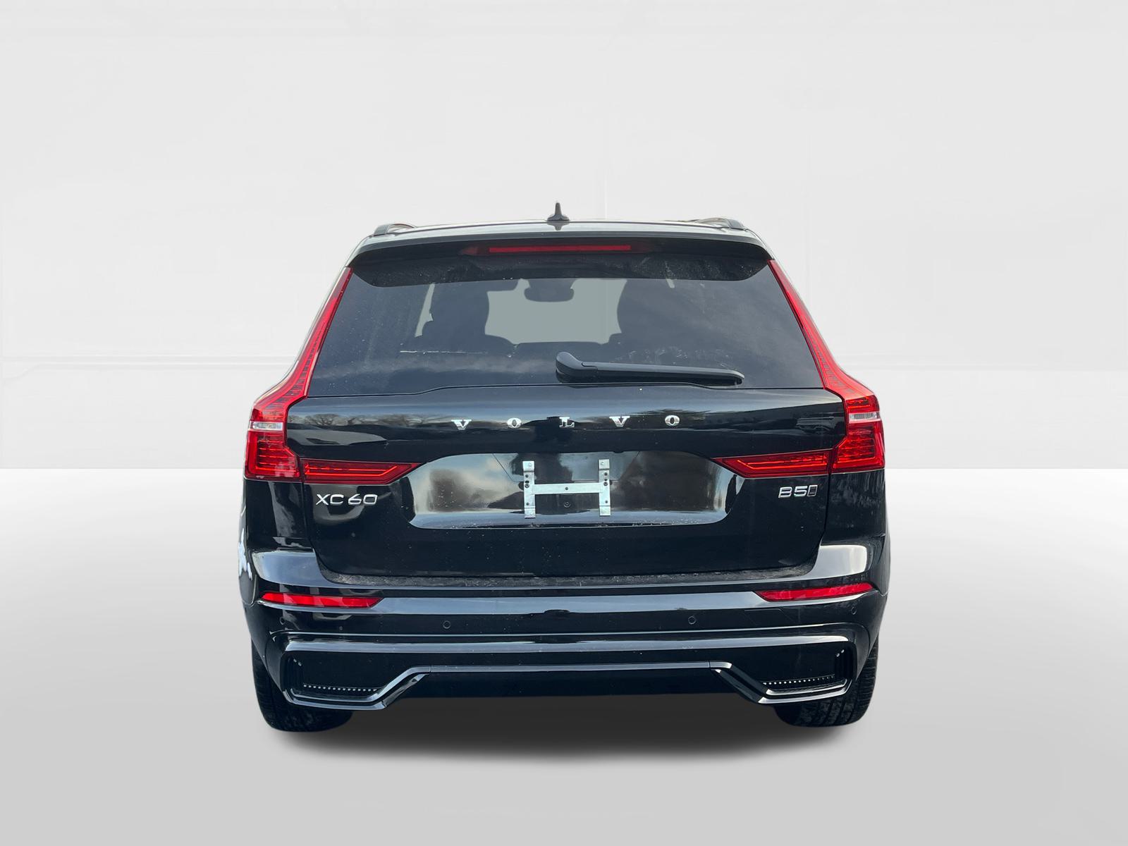 2024 Volvo XC60 B5 Plus Dark Theme 5