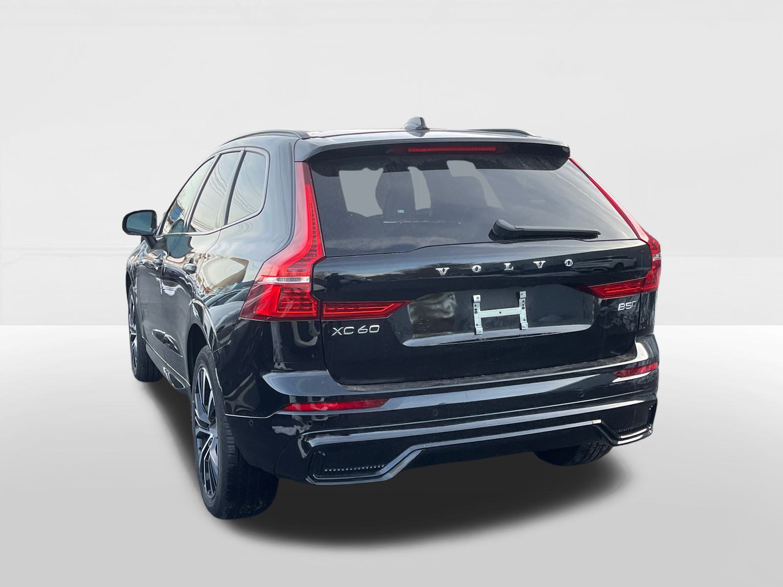 2024 Volvo XC60 B5 Plus Dark Theme 6