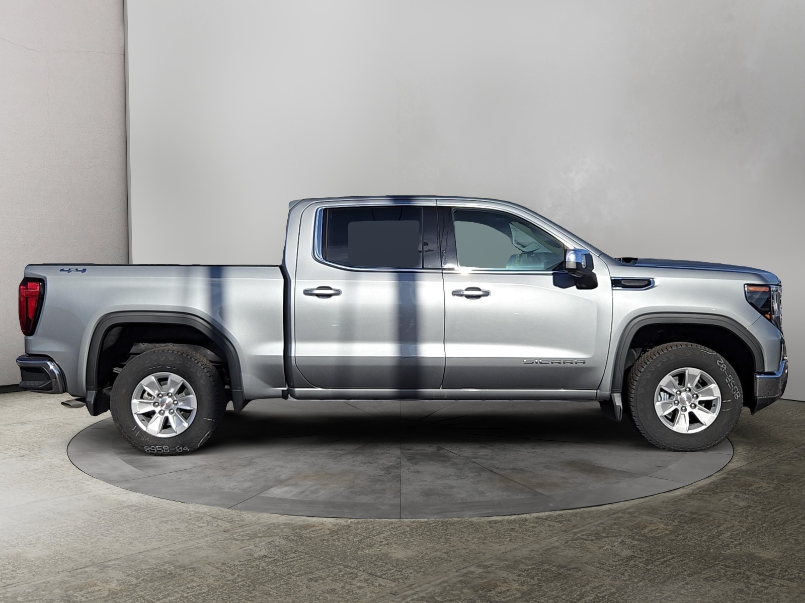 2024 GMC Sierra 1500 SLE 8