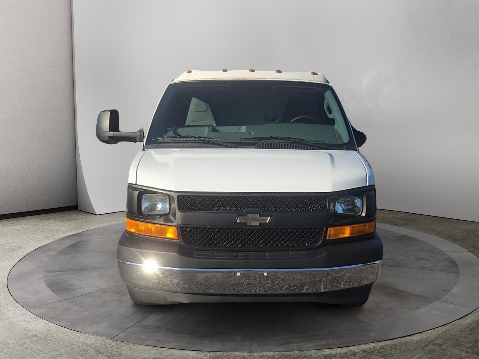 2017 Chevrolet Express 4500 Base 2