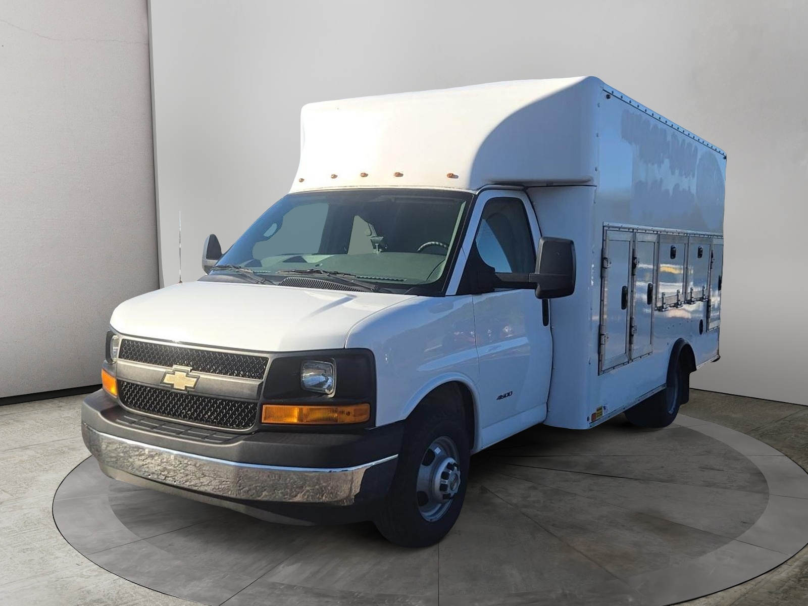 2017 Chevrolet Express 4500 Base 3