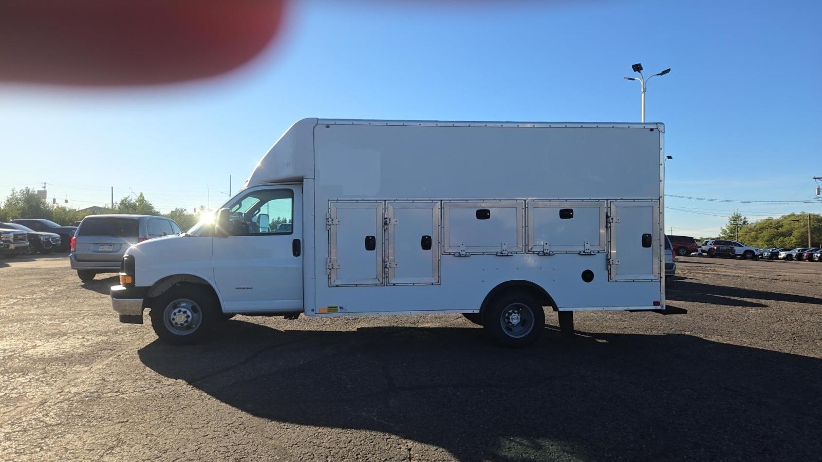 2017 Chevrolet Express 4500 Base 4