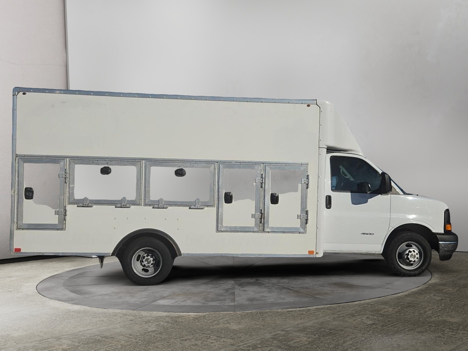 2017 Chevrolet Express 4500 Base 8