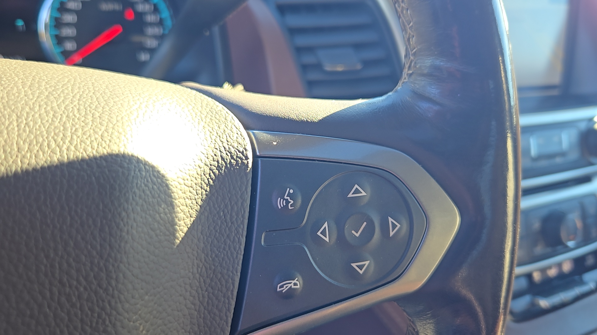 2018 Chevrolet Suburban Premier 16