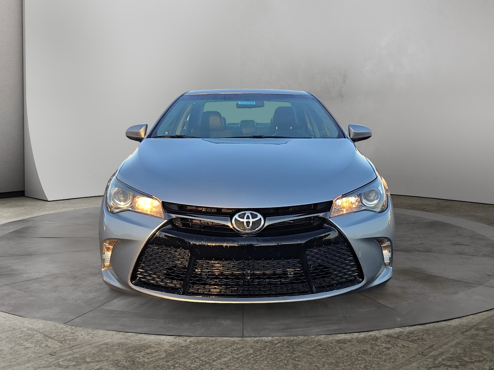 2016 Toyota Camry XLE 2