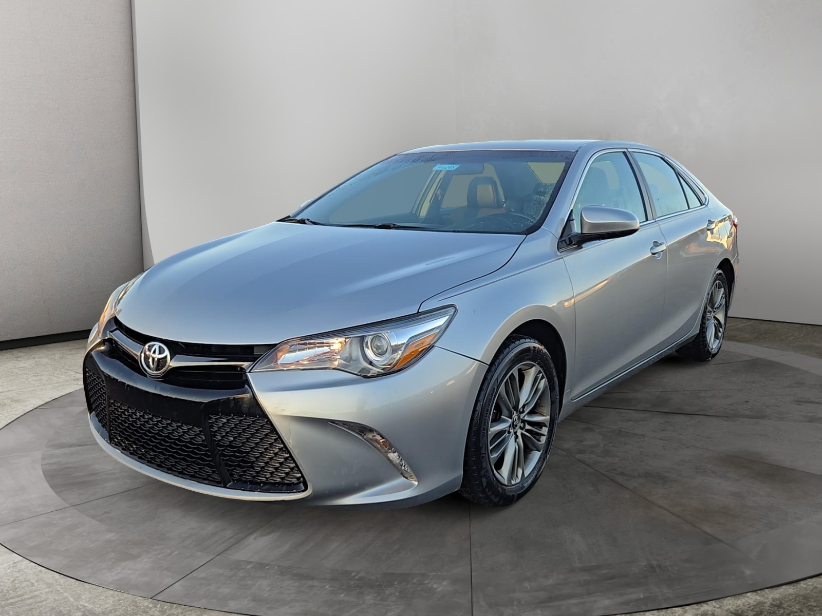 2016 Toyota Camry XLE 3