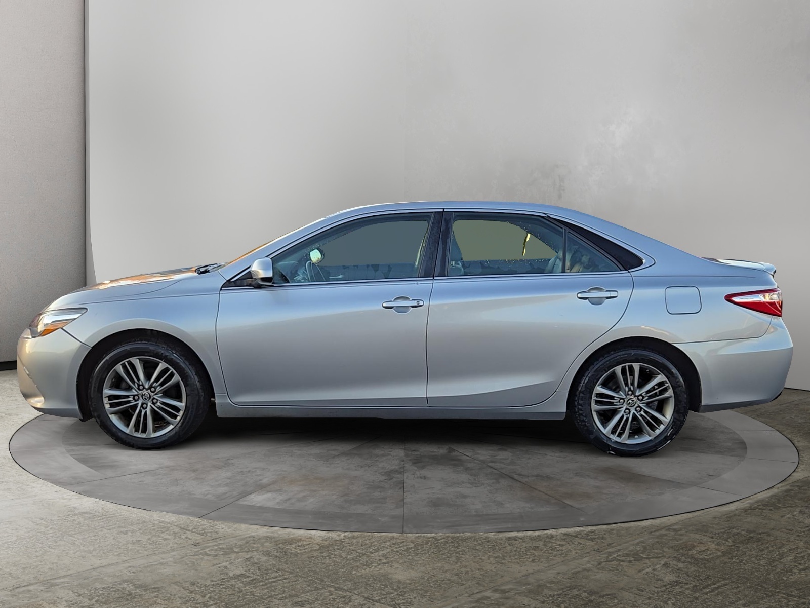 2016 Toyota Camry XLE 4