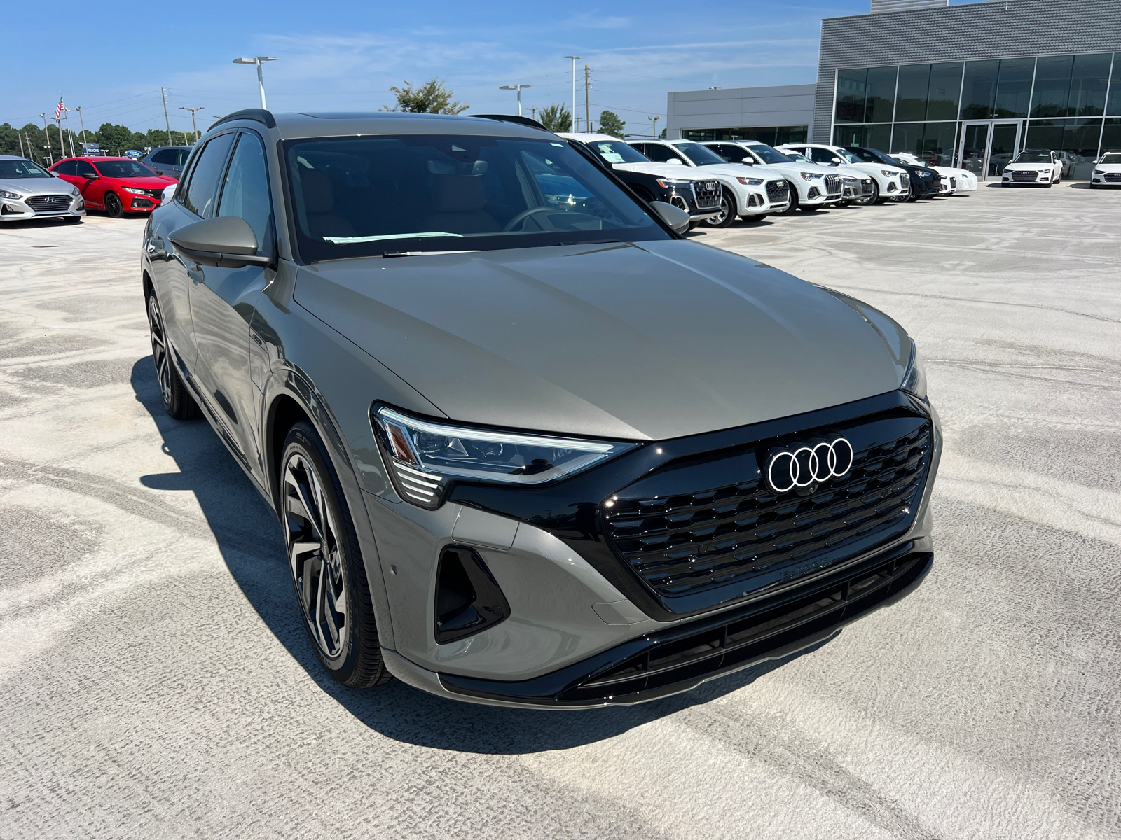 2024 Audi Q8 e-tron Prestige 3