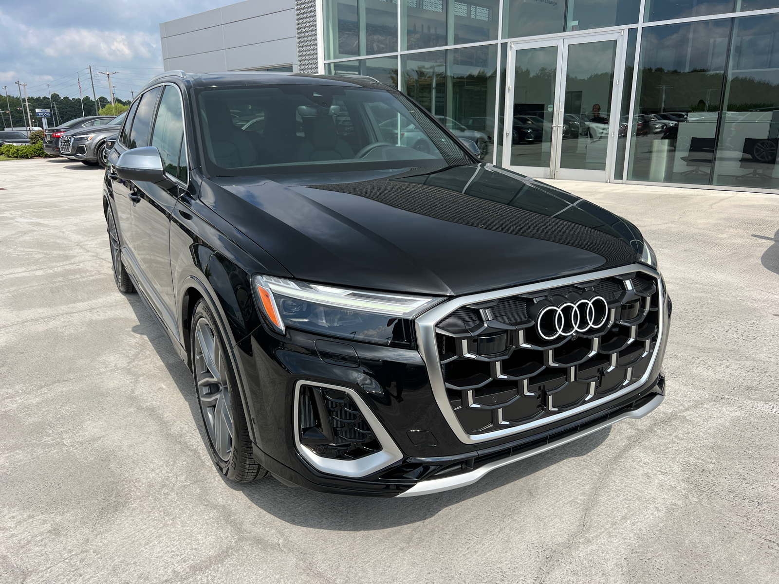 2025 Audi SQ7 Premium Plus 3