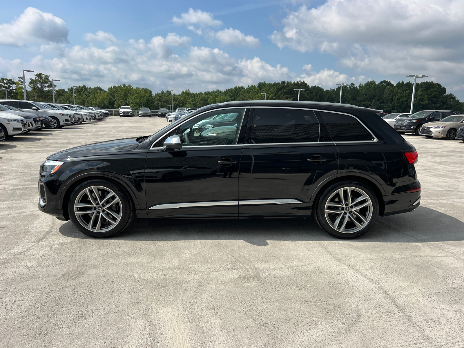 2025 Audi SQ7 Premium Plus 8