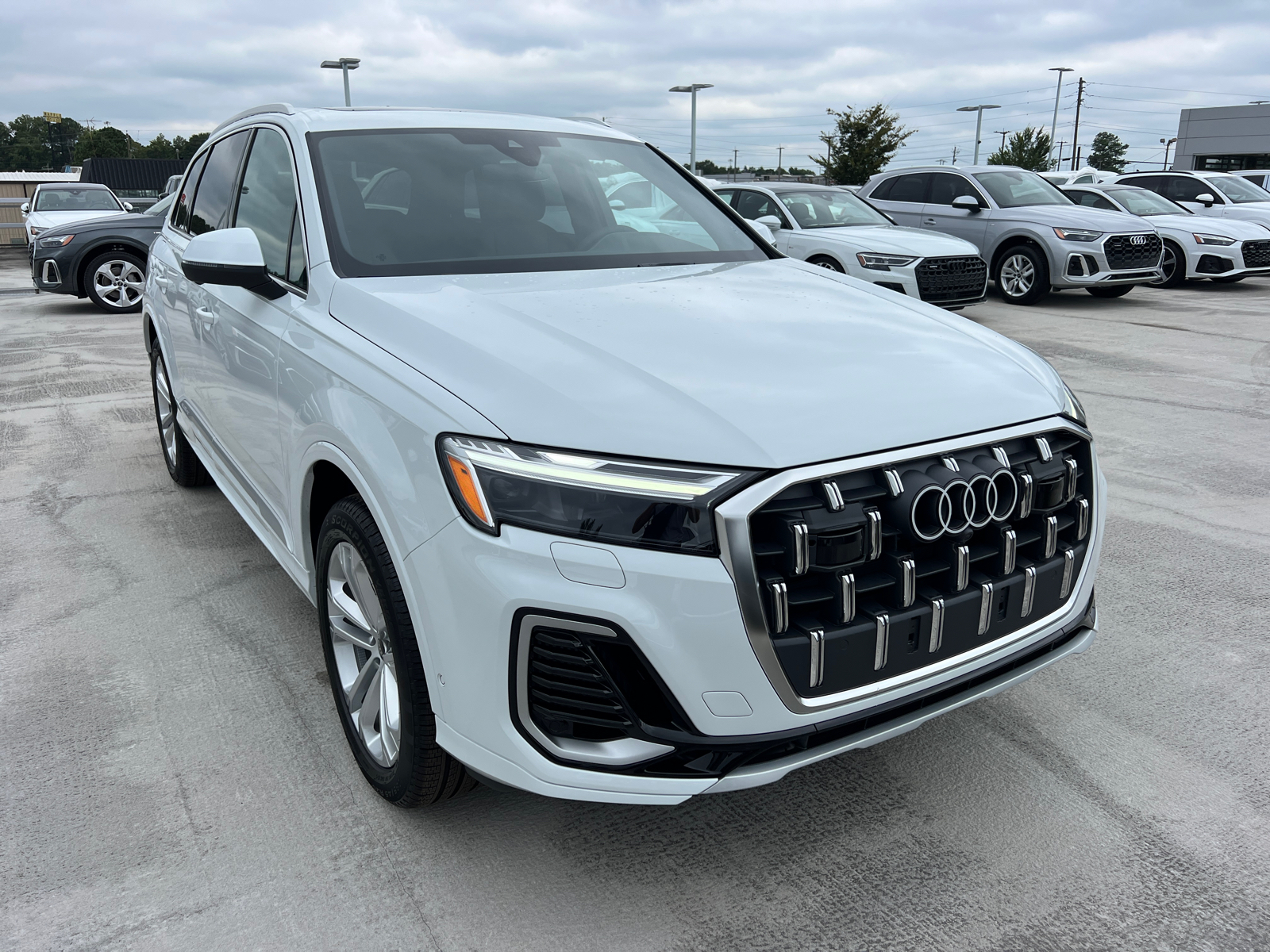 2025 Audi Q7 Premium 3