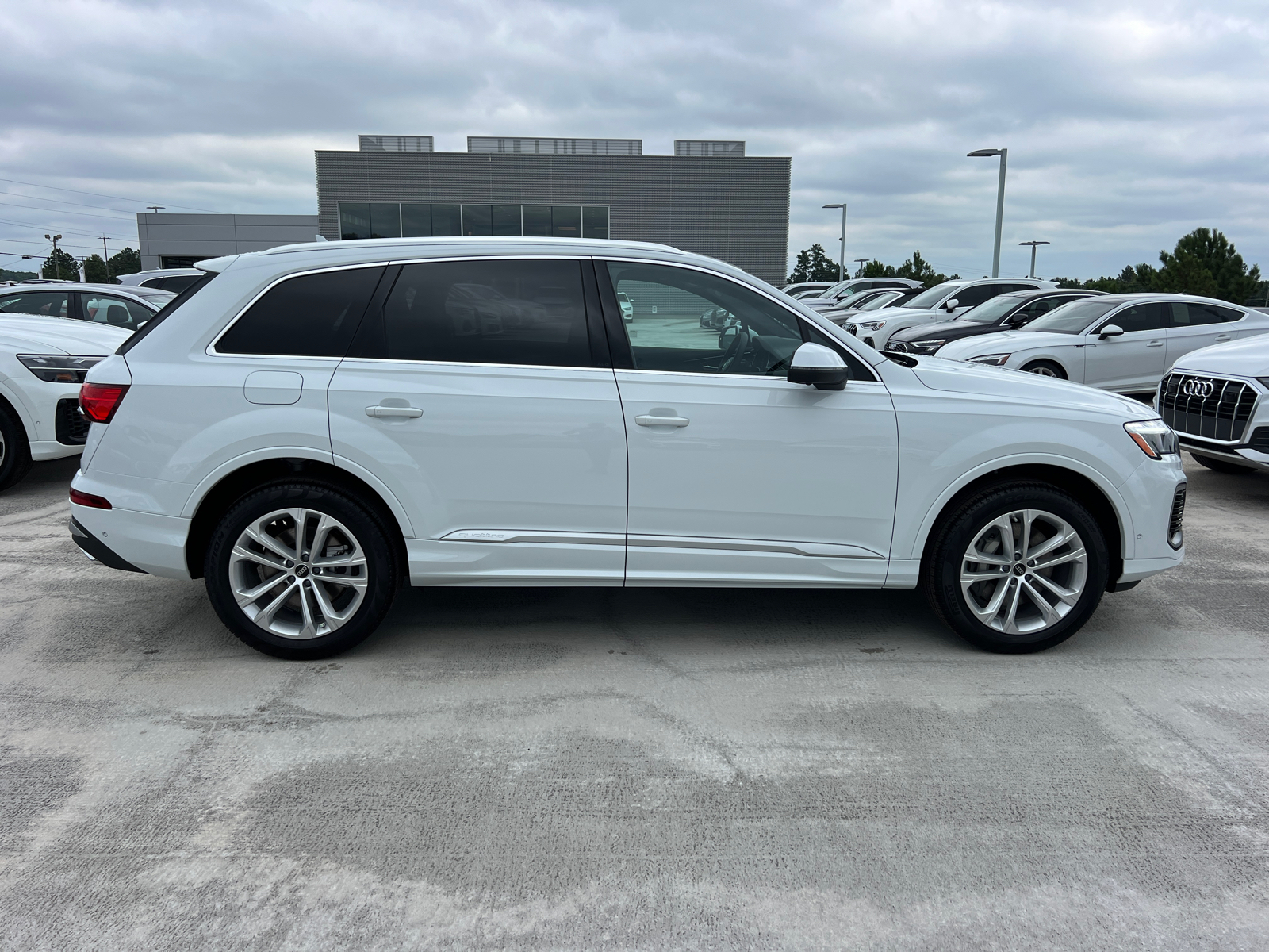 2025 Audi Q7 Premium 4