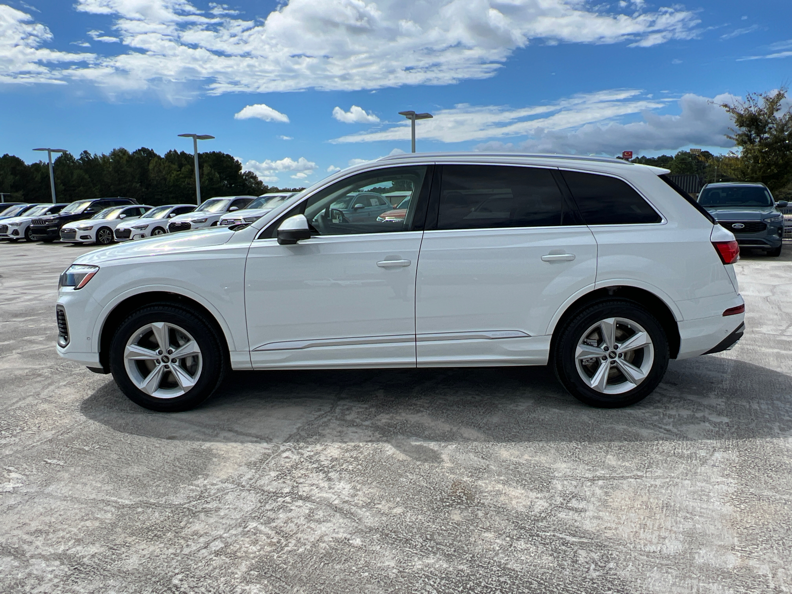 2025 Audi Q7 Premium 8