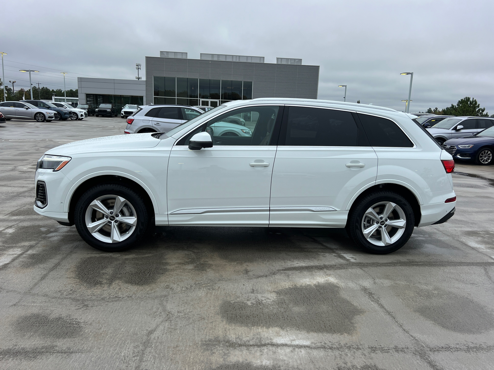 2025 Audi Q7 Premium 8