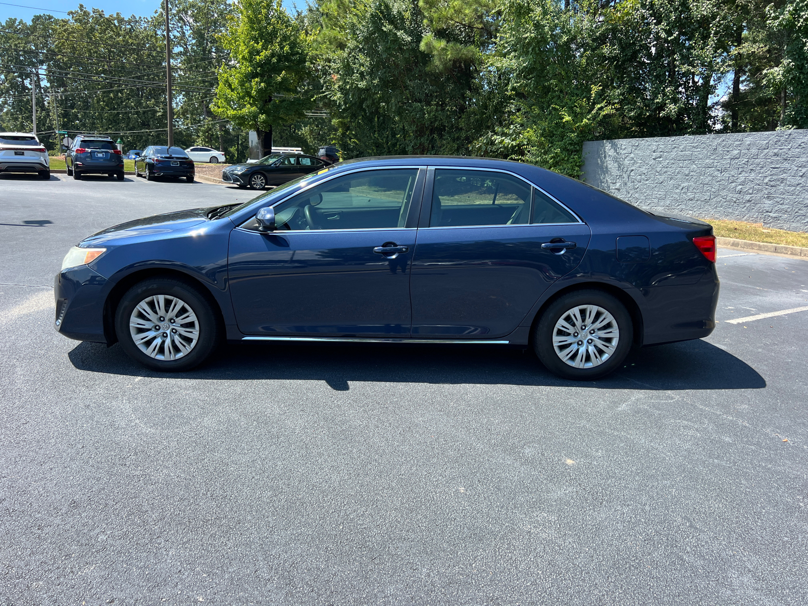 2014 Toyota Camry LE 9