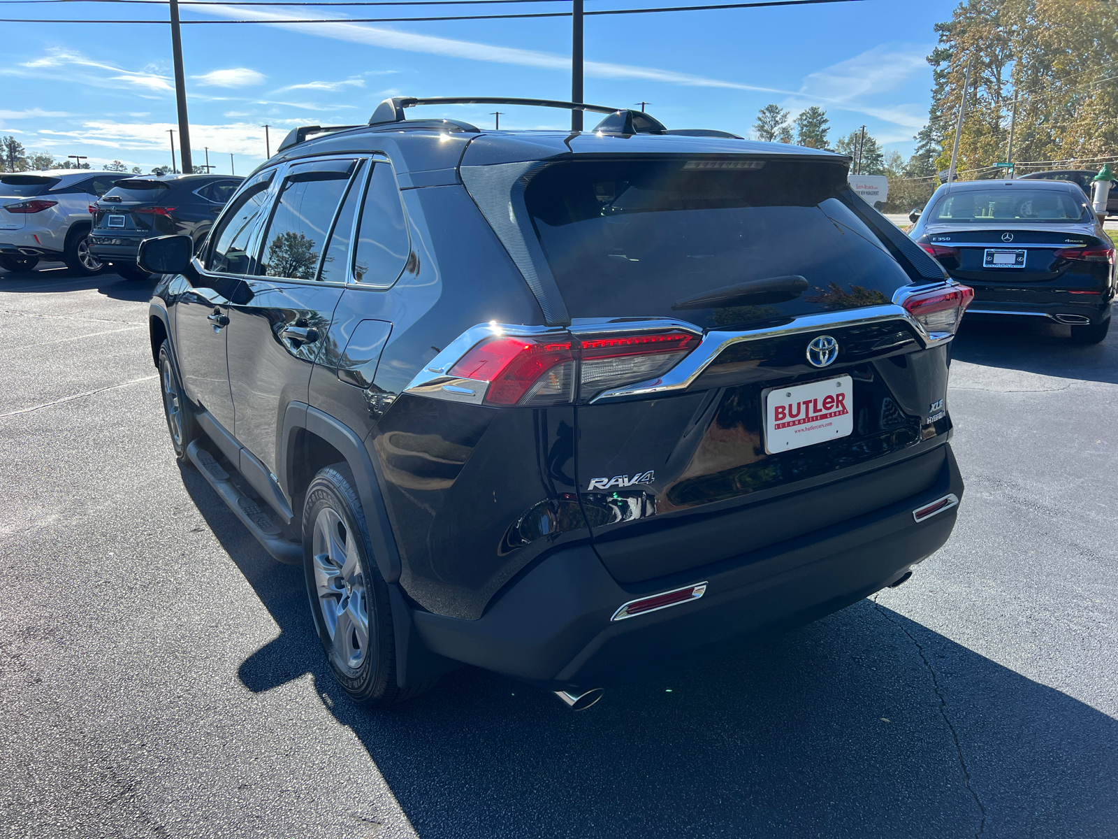 2023 Toyota RAV4 Hybrid XLE 8