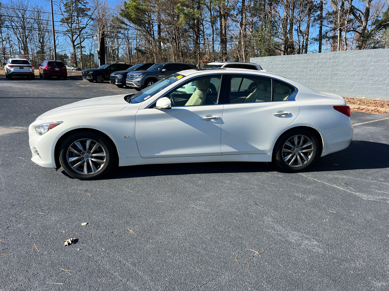 2015 INFINITI Q50 Premium 9