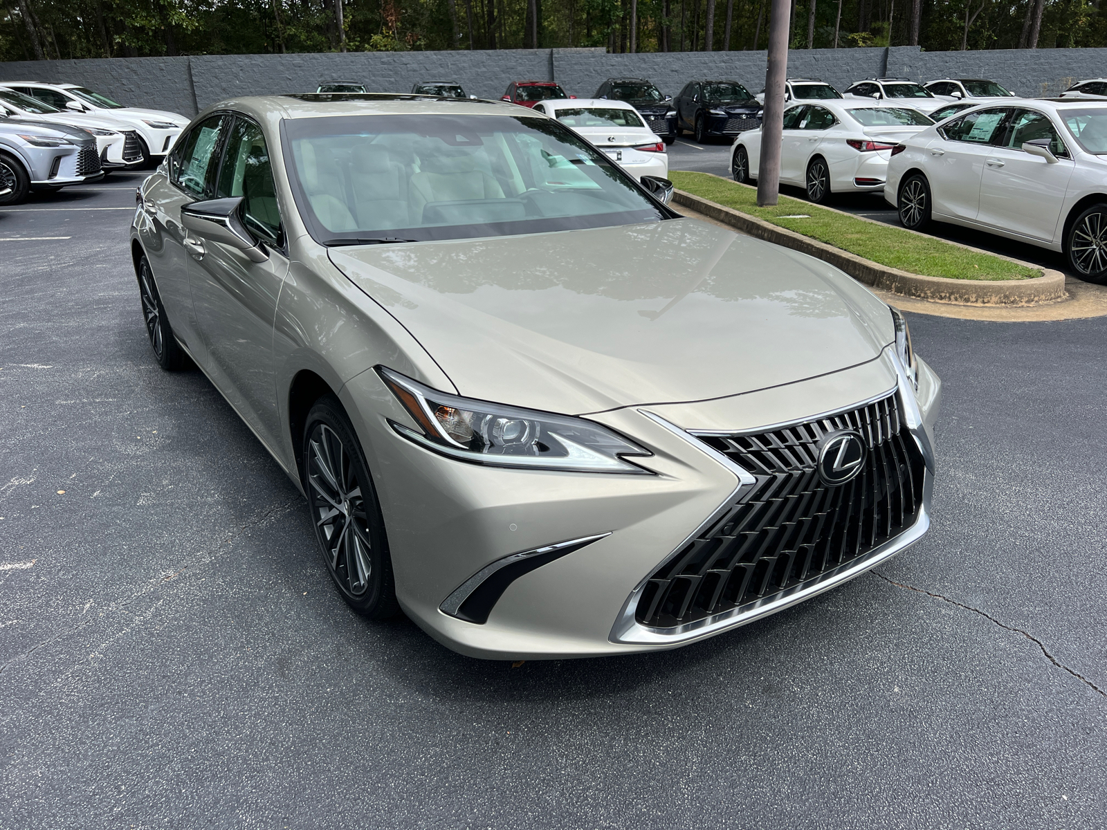 2025 Lexus ES ES 300h 4