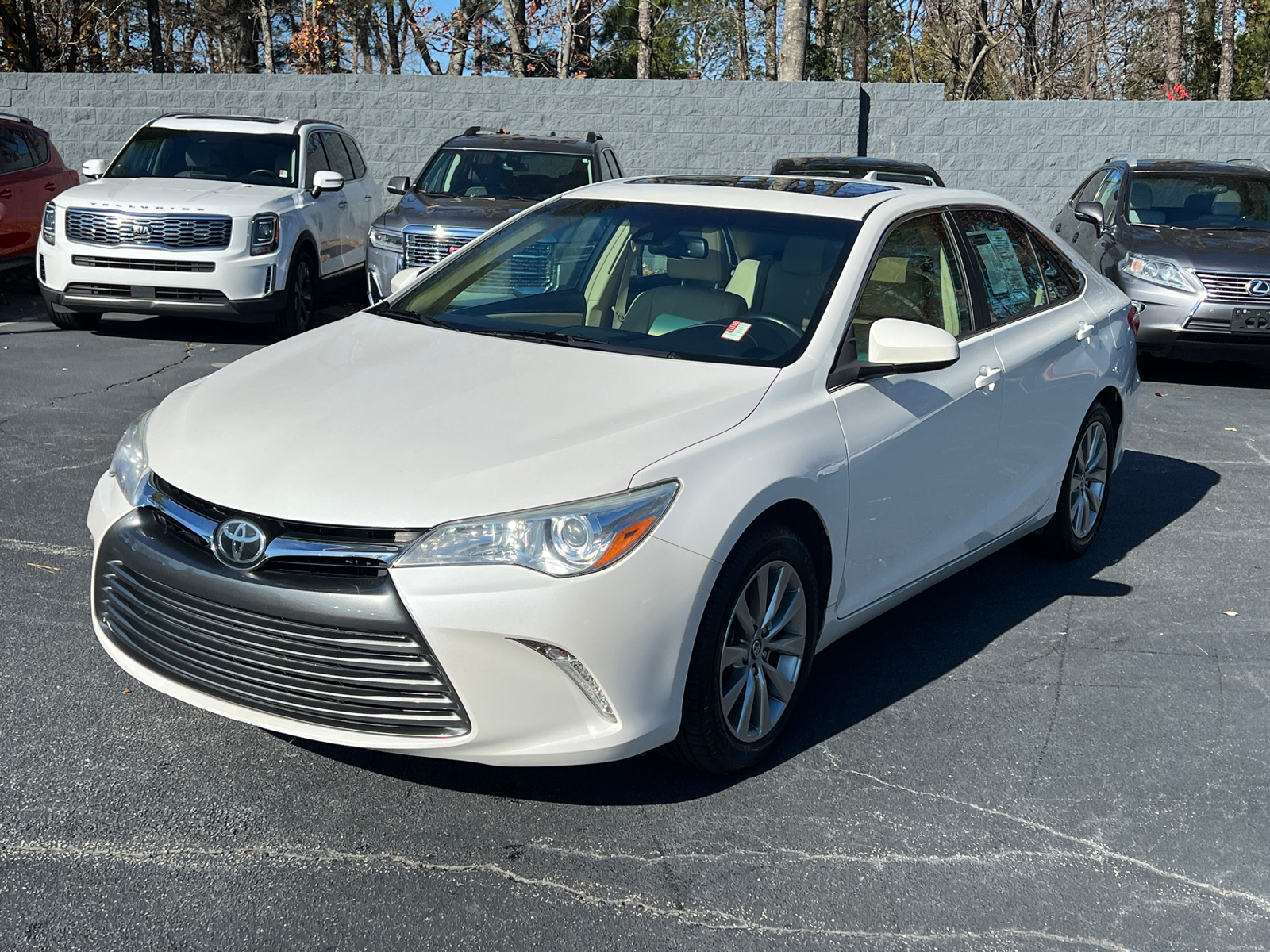 2017 Toyota Camry XLE 2