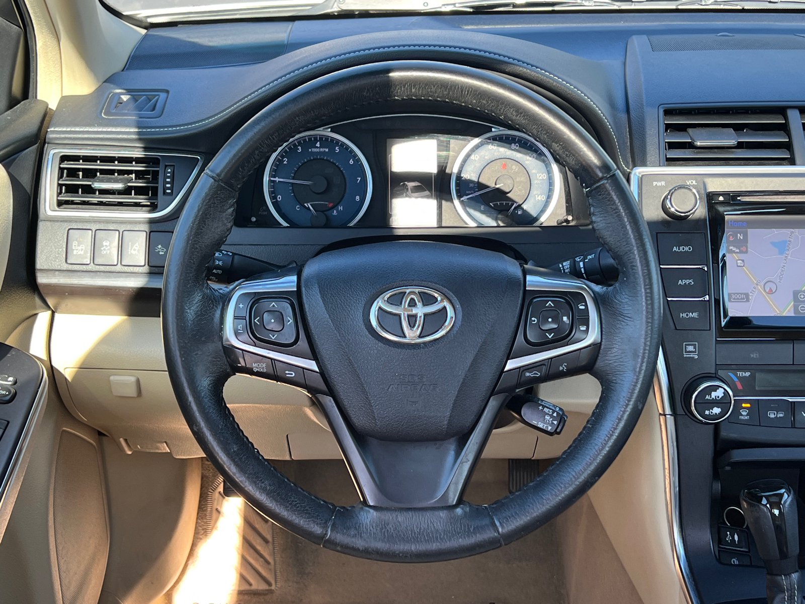 2017 Toyota Camry XLE 24