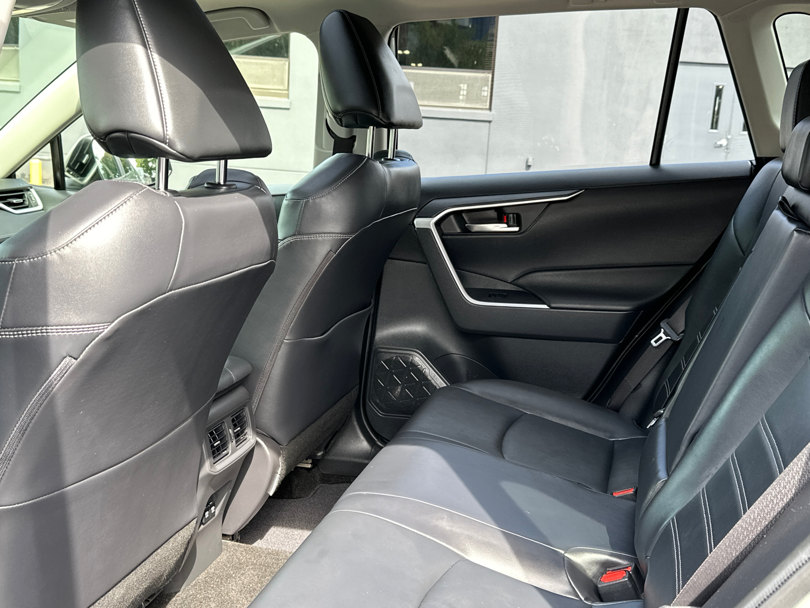 2019 Toyota RAV4 XLE Premium 23