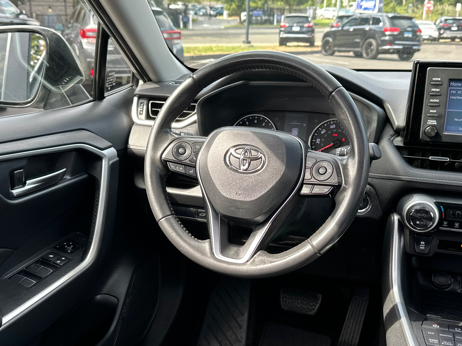 2019 Toyota RAV4 XLE Premium 24