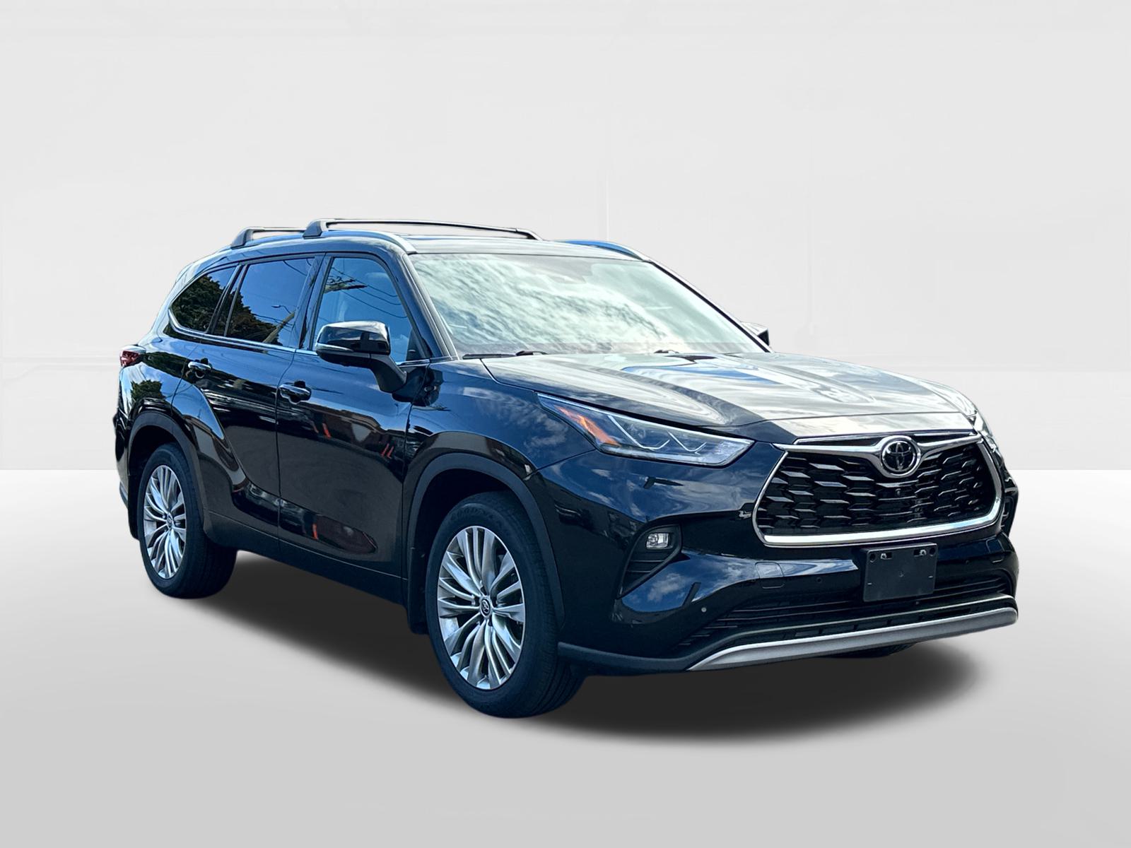 2023 Toyota Highlander L 2