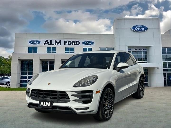 2016 Porsche Macan Turbo 1