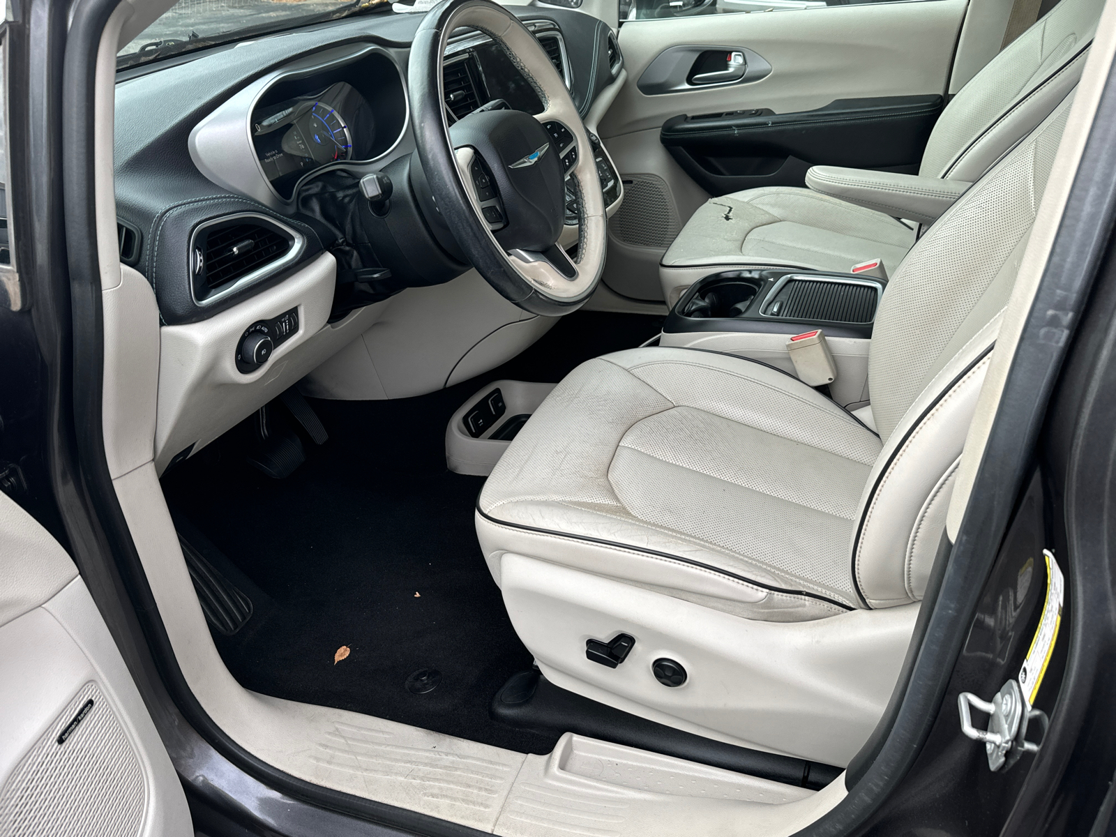 2018 Chrysler Pacifica Hybrid Limited 9