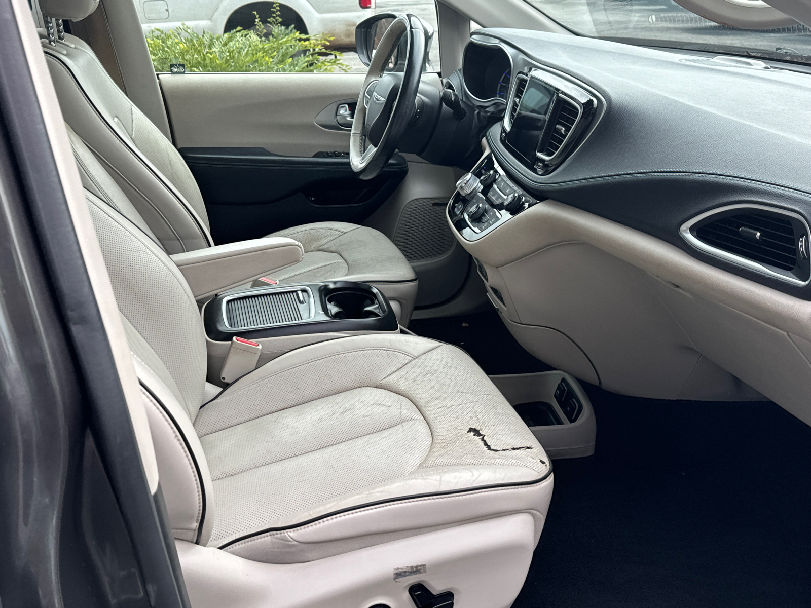 2018 Chrysler Pacifica Hybrid Limited 13