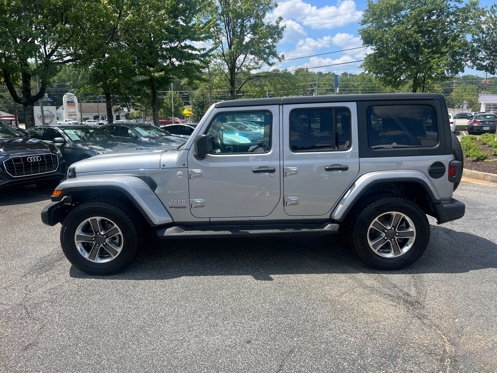 2020 Jeep Wrangler Unlimited Sahara 8