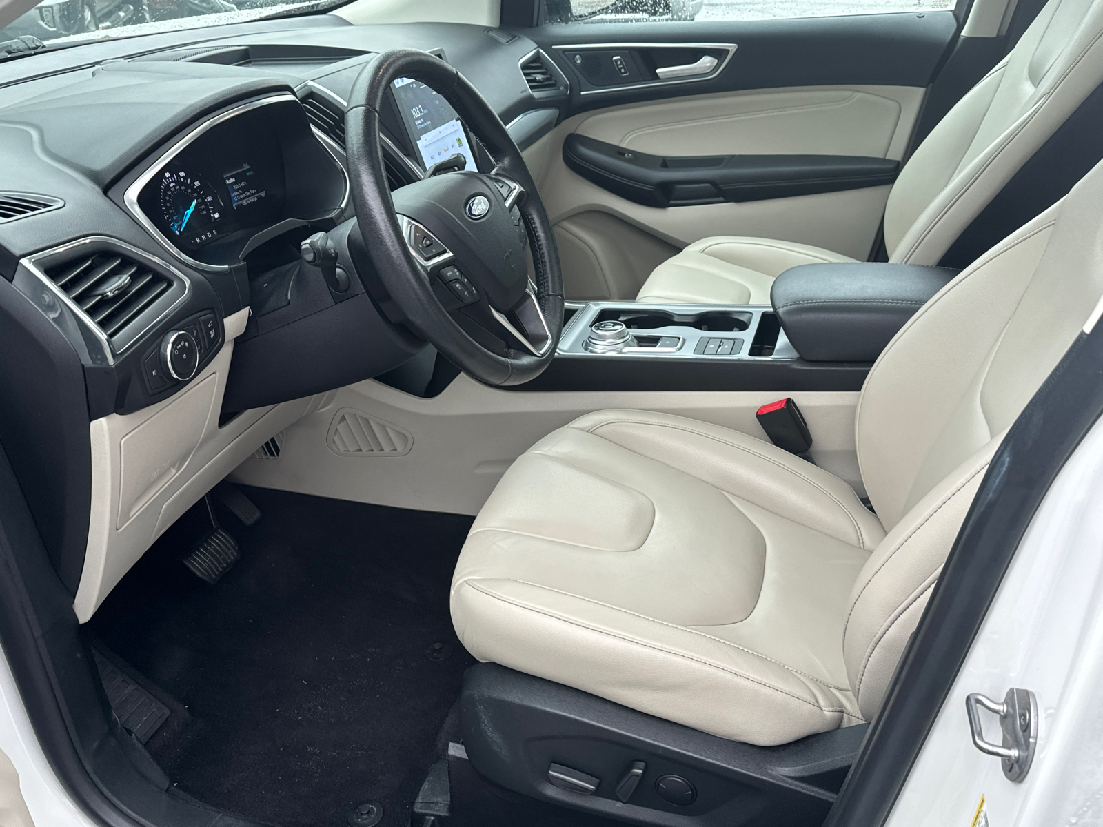 2021 Ford Edge Titanium 9