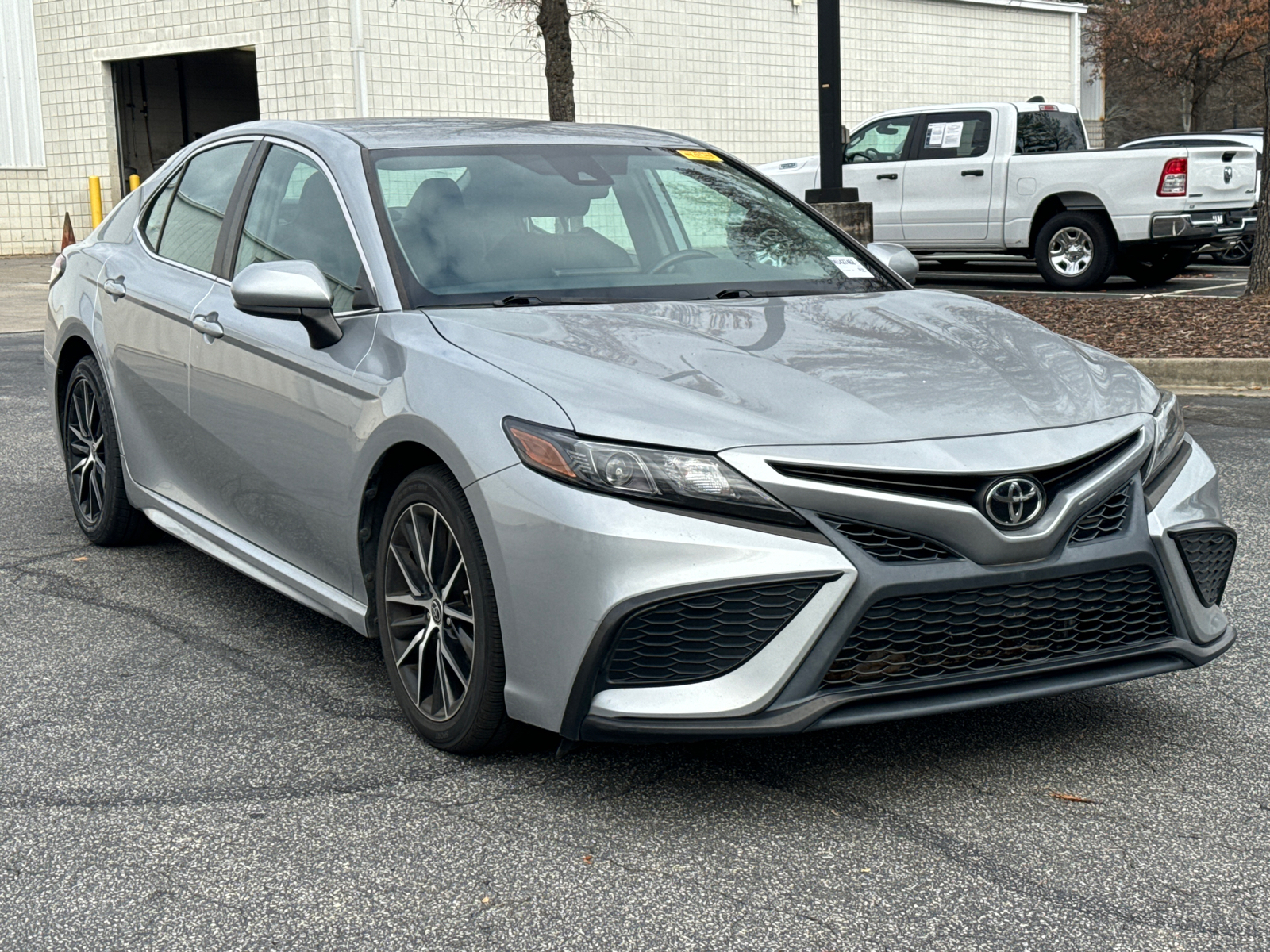 2021 Toyota Camry SE 3