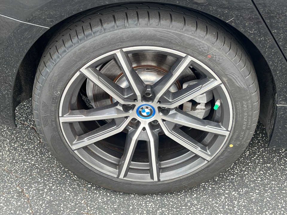 2022 BMW 3 Series 330e xDrive 17