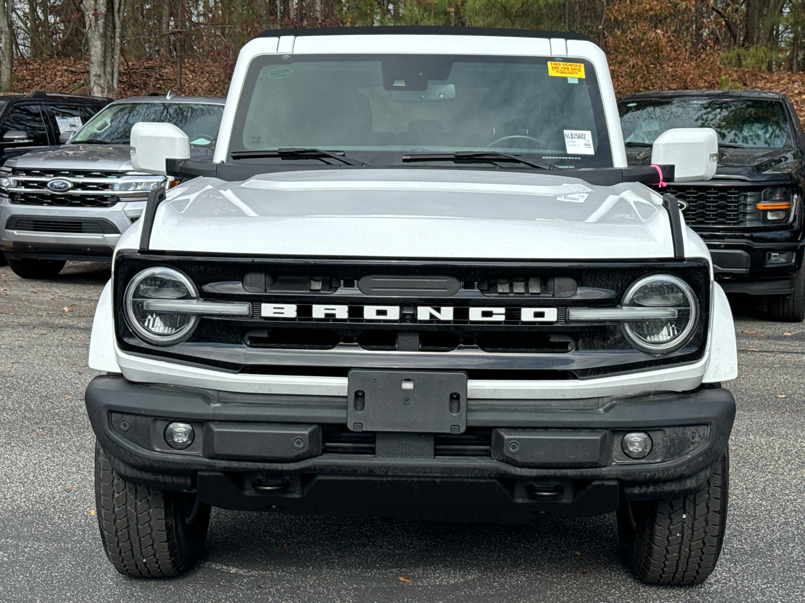 2022 Ford Bronco Base 2