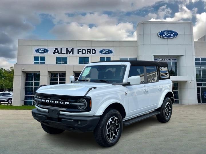 2022 Ford Bronco Outer Banks 1