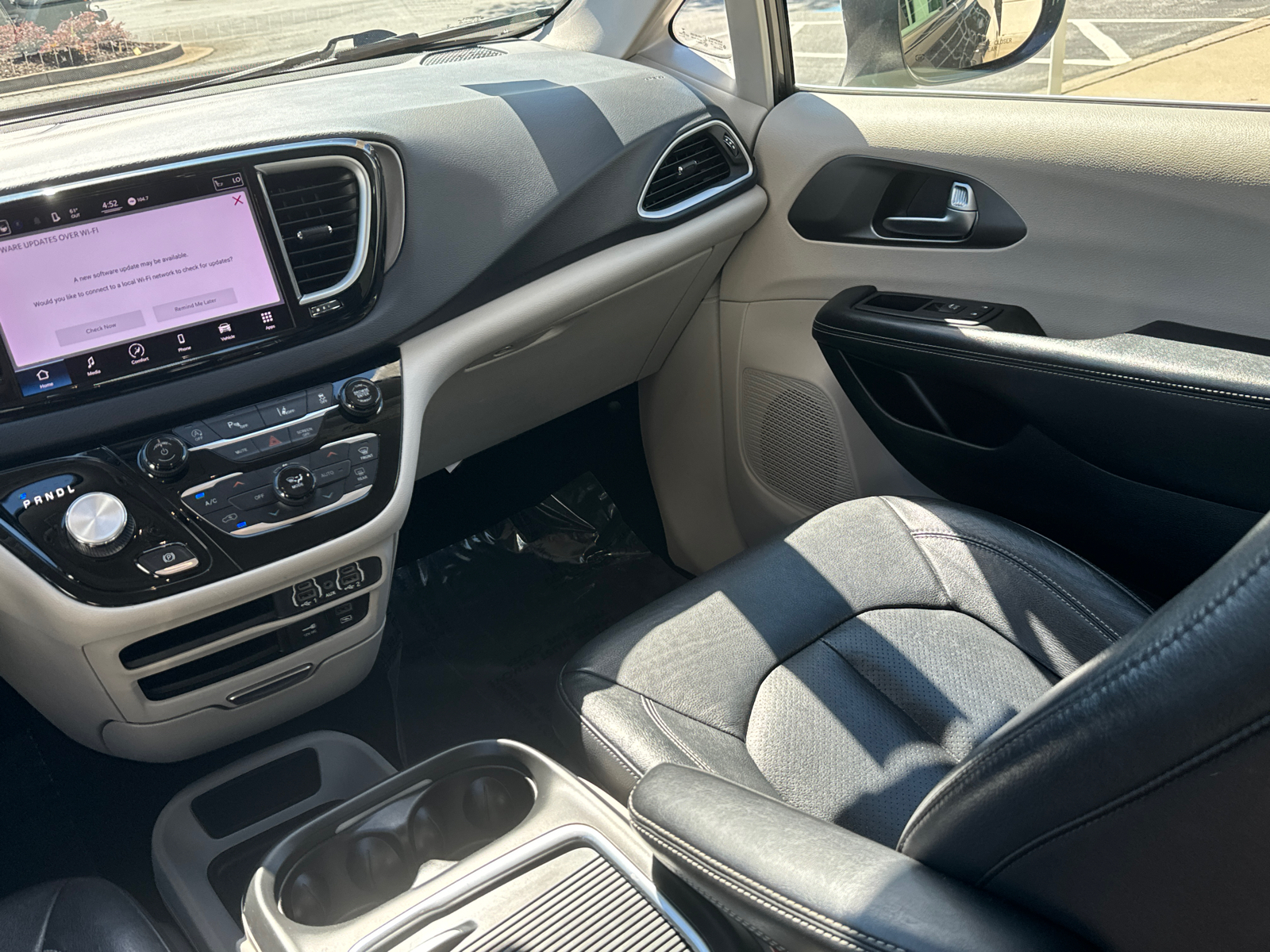 2022 Chrysler Pacifica Touring L 23