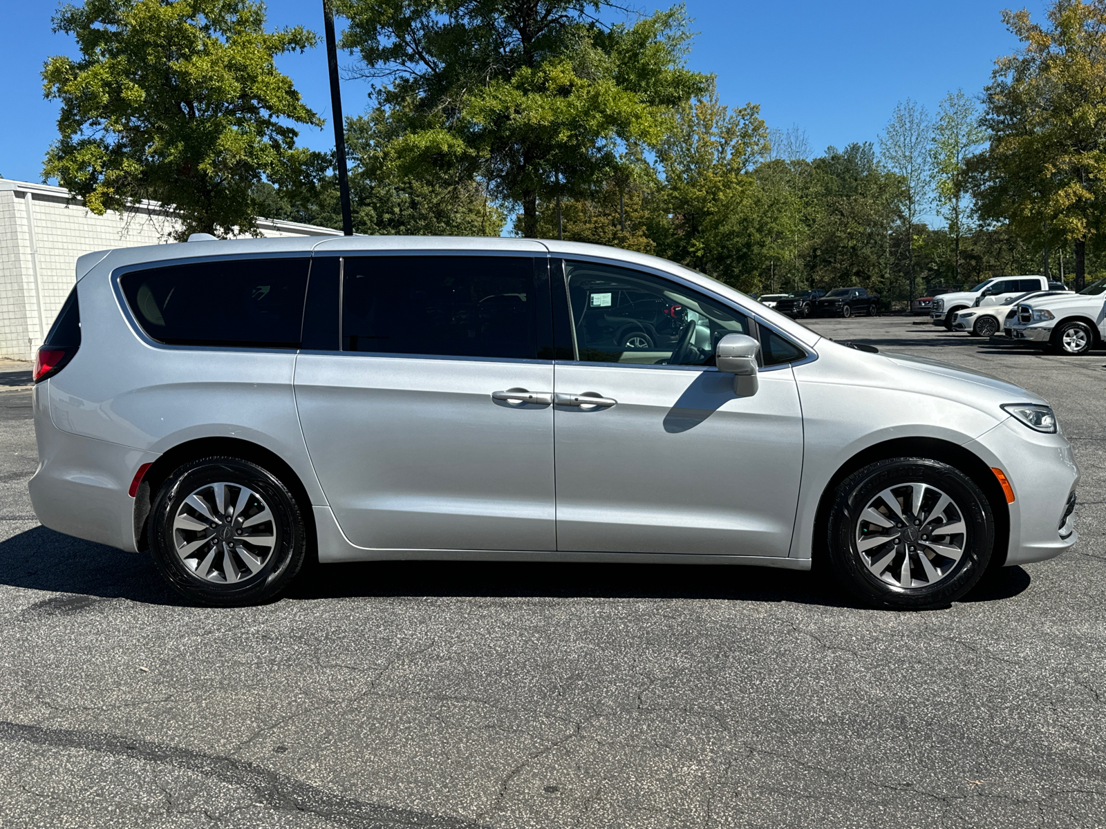 2022 Chrysler Pacifica Hybrid Touring L 4