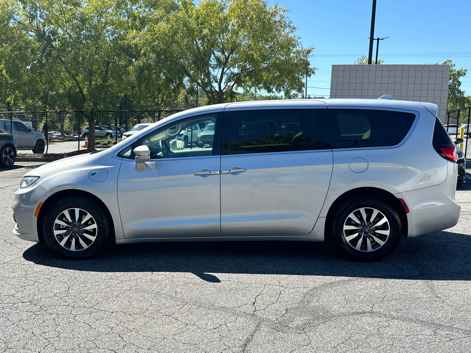 2022 Chrysler Pacifica Hybrid Touring L 8