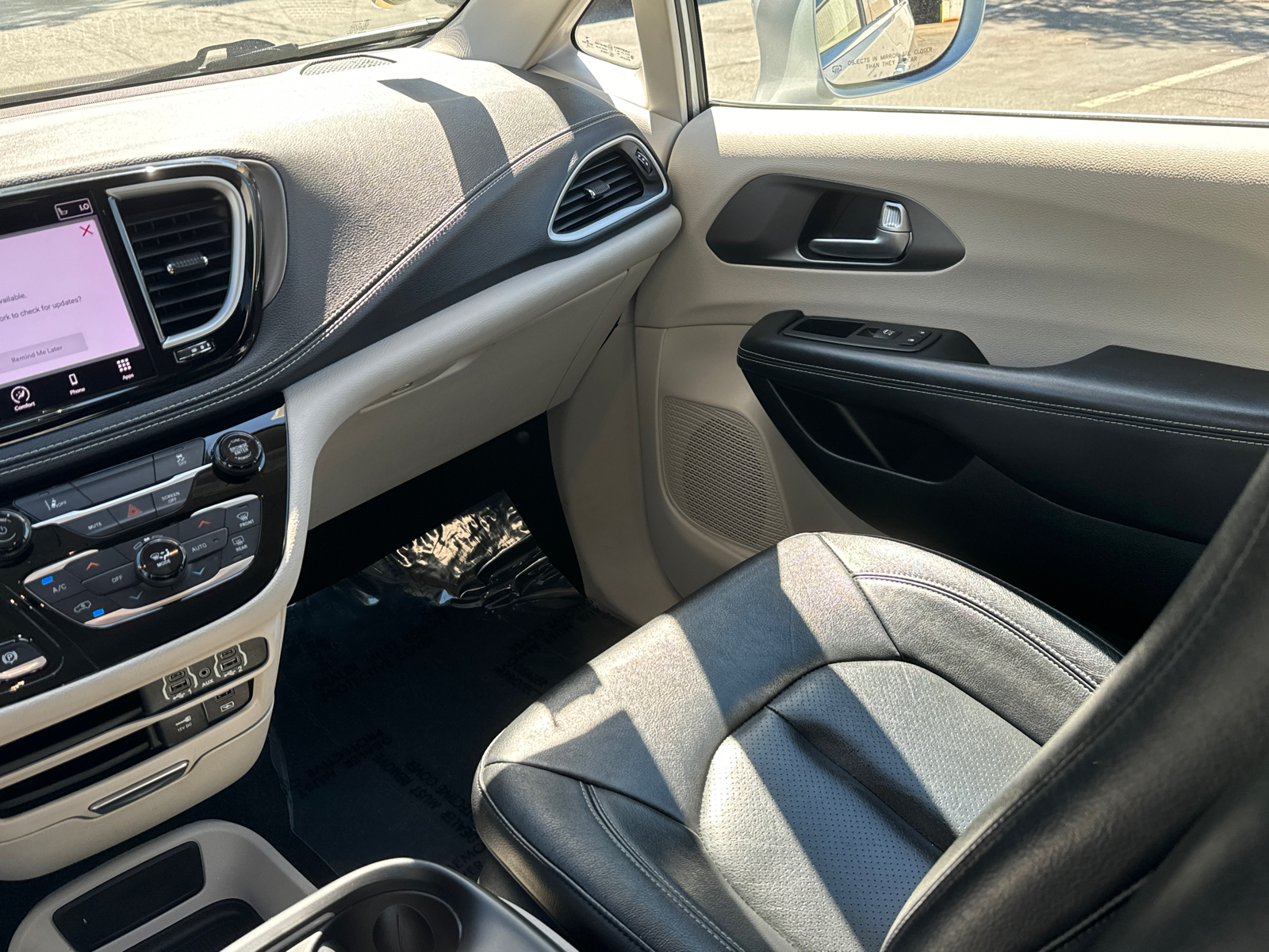 2022 Chrysler Pacifica Hybrid Touring L 23