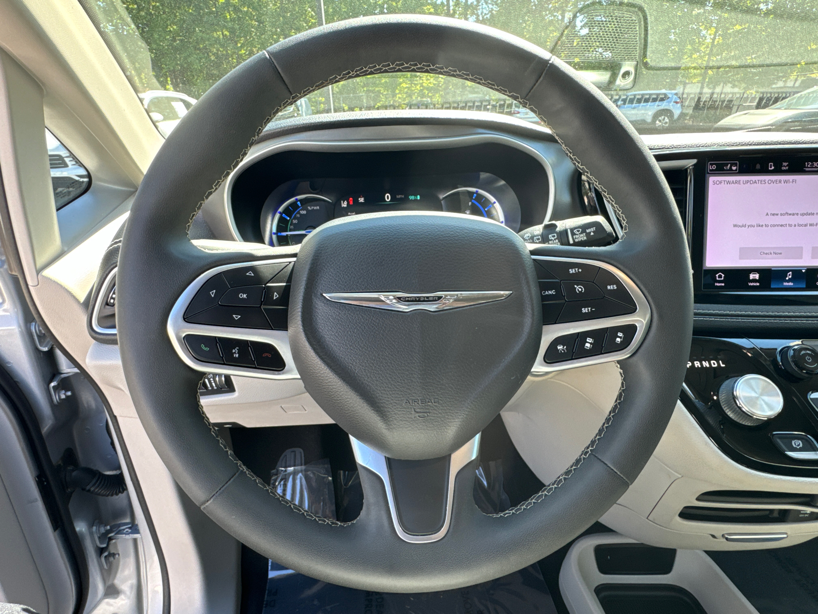 2022 Chrysler Pacifica Hybrid Touring L 26