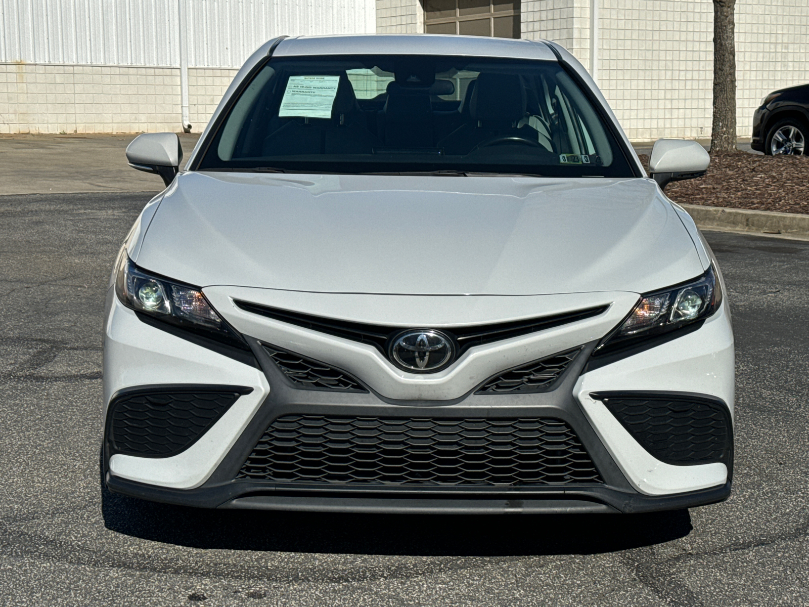 2022 Toyota Camry SE 2