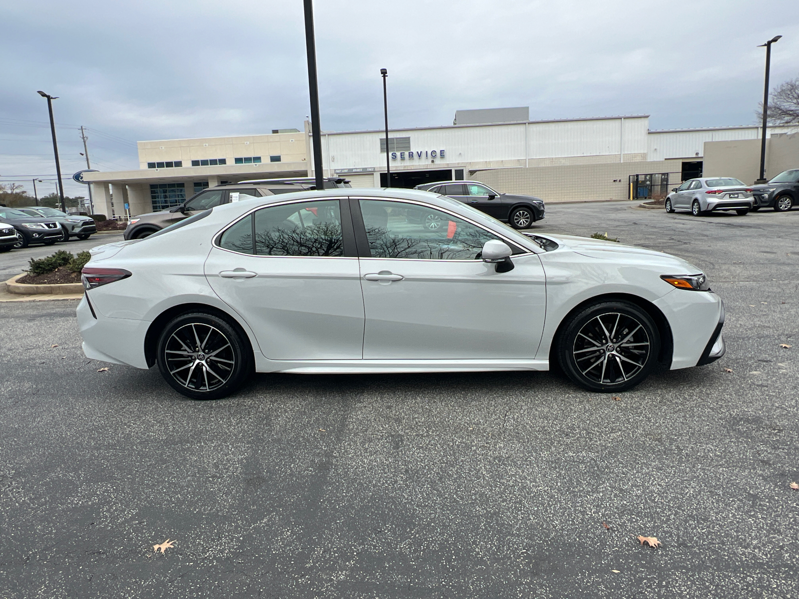 2022 Toyota Camry SE 4