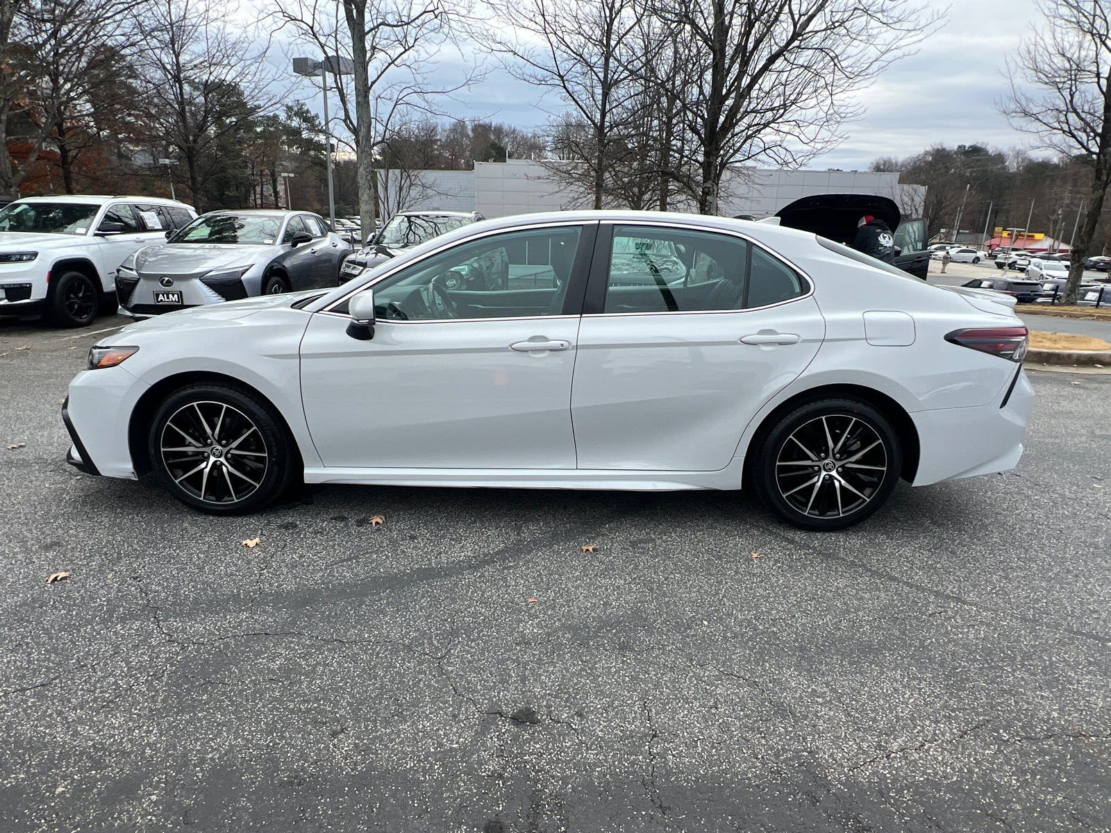 2022 Toyota Camry SE 8