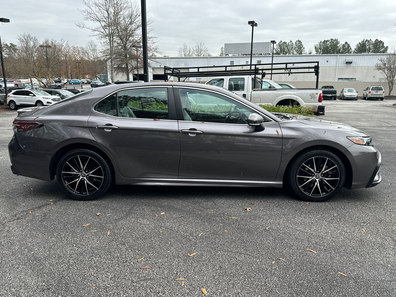 2022 Toyota Camry SE 4