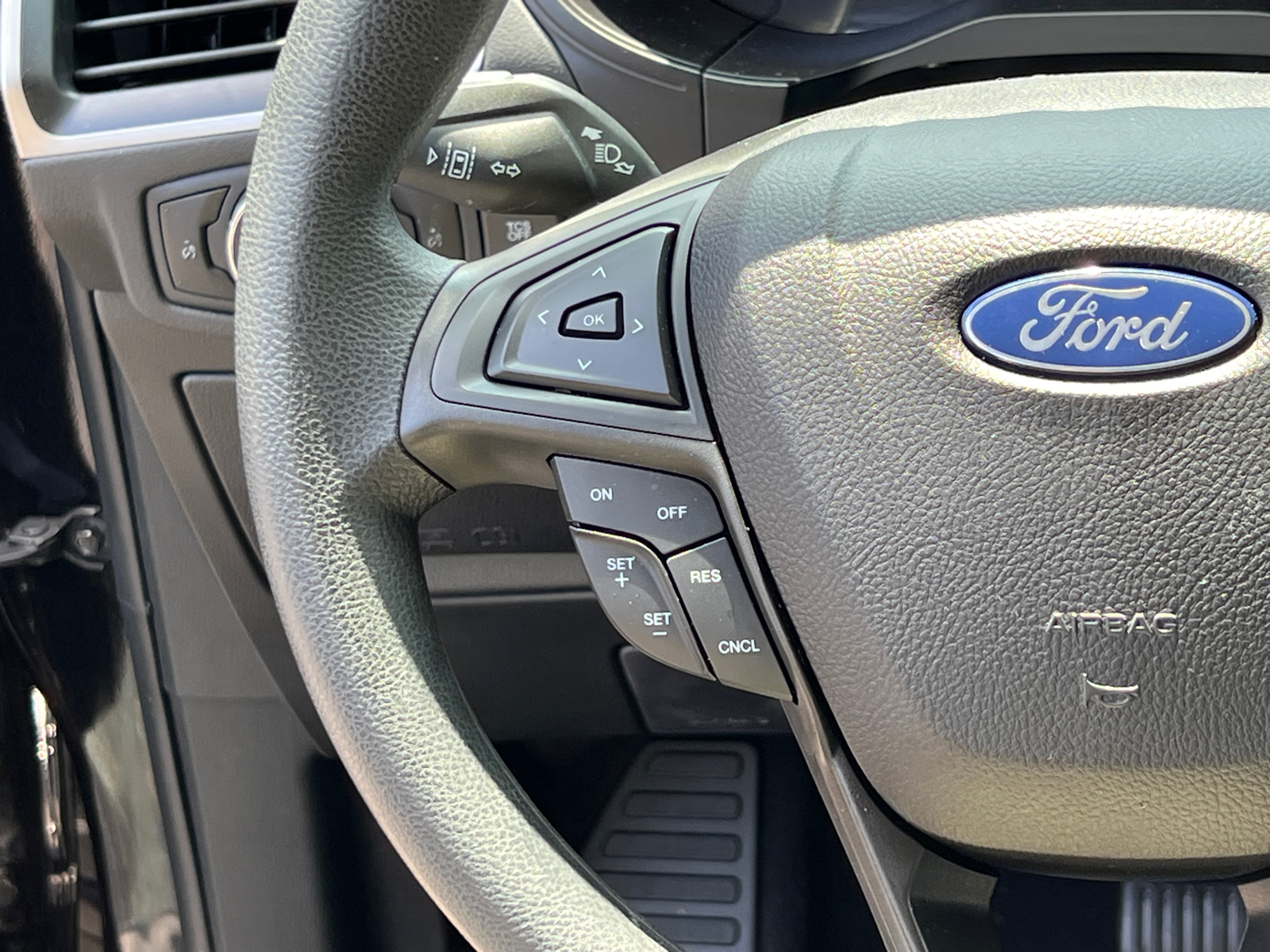 2023 Ford Edge SE 18