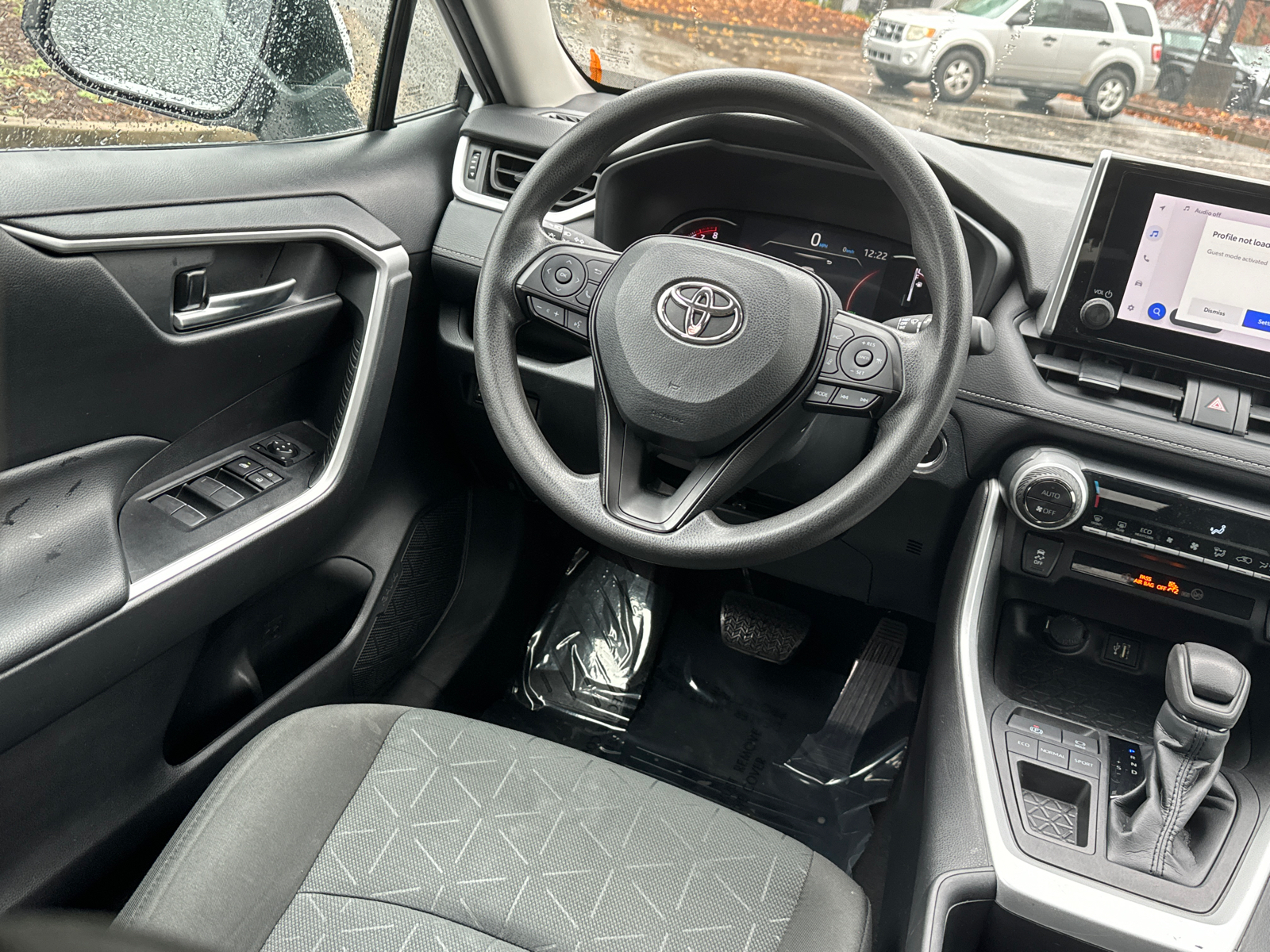 2023 Toyota RAV4 XLE 24