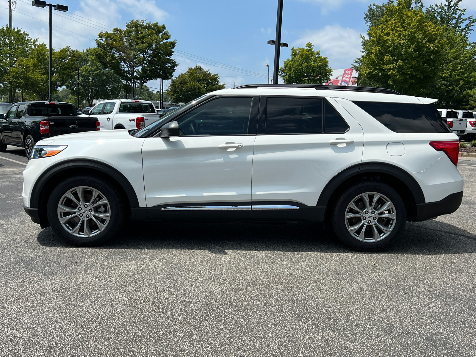 2023 Ford Explorer XLT 2