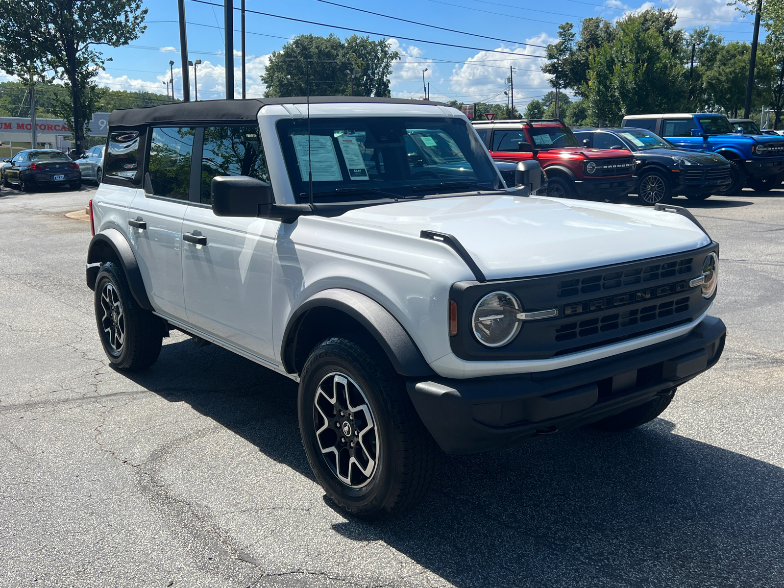 2023 Ford Bronco Base 3